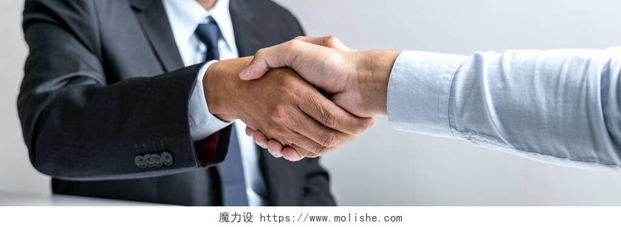 商人互相握手合作团结握手企业团结团结人物合作平台商务人士合作握手